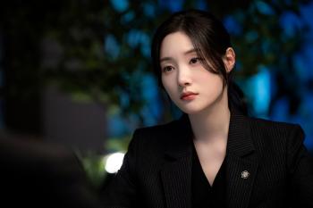 'Beyond The Bar’ Spotlights Jung Chaeyeon’s Cool-Headed New Lawyer