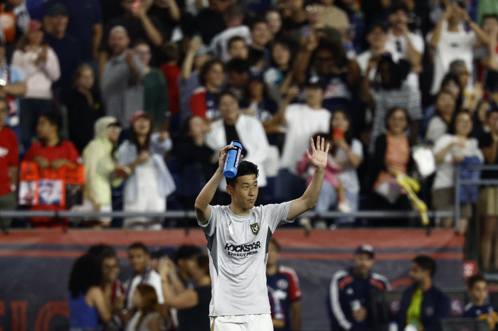 SNS 5x Article 3x Explosive...The effect of Son Heung-min, which LA FC directly revealed, also shook the local community