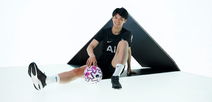 Soccer is exciting! Tottenham is about to return to Japanese defenders...Recovery training is in full swing → He is aiming to make his first-team debut this season