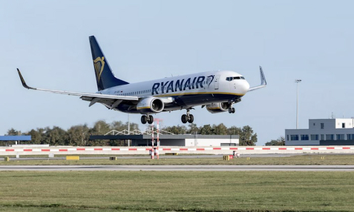 Woman trying to open emergency exit door for flying aircraft stops passengers