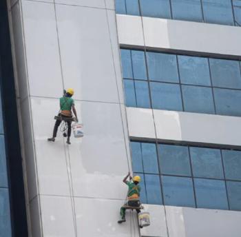 Woman who was sleeping naked, witnessed by the cleaners of the outer wall...diagnosis of depressionanxiety