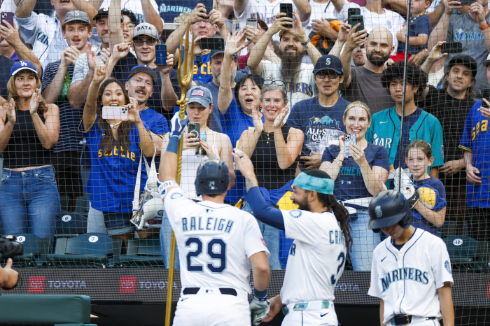 The world's best lieutenant is a chaser! Seattle fans who can't sleep after watching catcher's most home runs 59.5% of MVP votes 40.5%