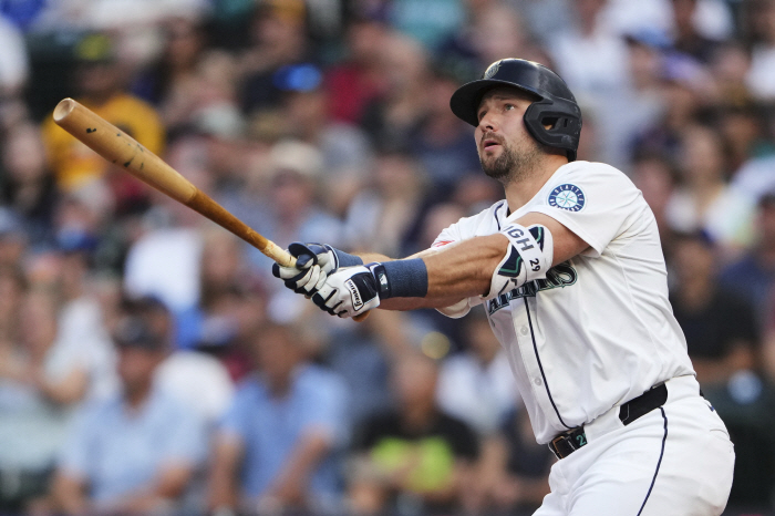 The world's best lieutenant is a chaser! Seattle fans who can't sleep after watching catcher's most home runs 59.5% of MVP votes 40.5%