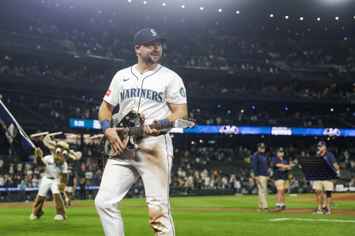 The world's best lieutenant is a chaser! Seattle fans who can't sleep after watching catcher's most home runs 59.5% of MVP votes 40.5%