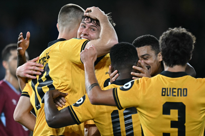 43.2 billion → 100 billion won crazy surge! Hwang Hee-chan's miss and multi-goal banging...2nd proposal also 3rd preparation of knife rejection → Liverpool, EPL record butterfly effect
