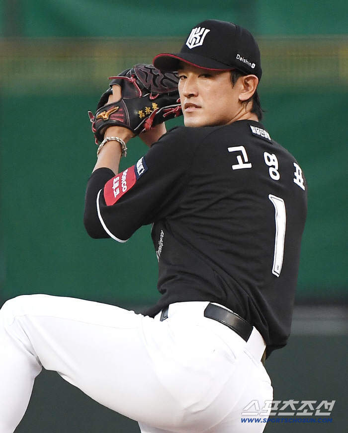 4th 10th win! 10.7 billion ace revived Lotte killer pride too...Ninth move, shaking despite sudden catcher change 