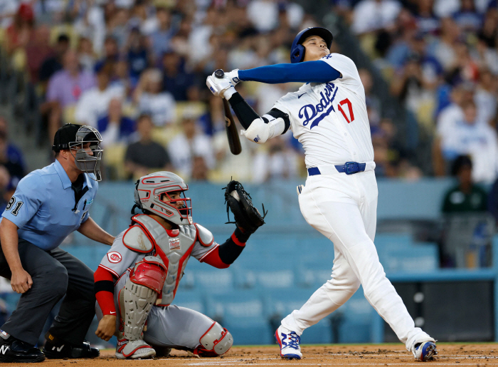 5 innings 6K 1 run Kershaw's brilliant august, 5 all-out  ERA 1.88 Pitcher of the Month?LAD 63 CIN