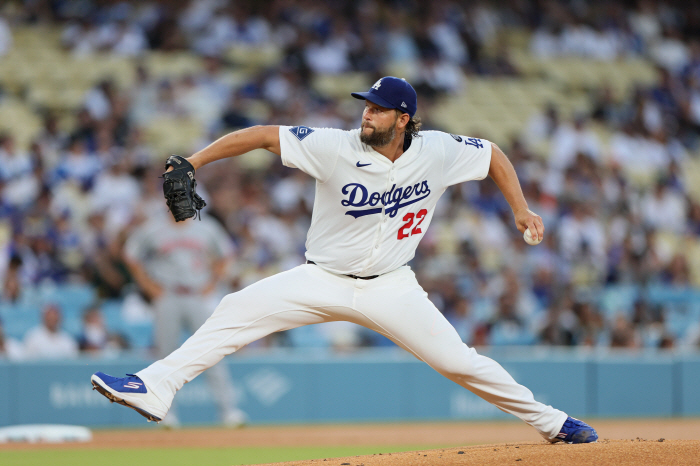5 innings 6K 1 run Kershaw's brilliant august, 5 all-out  ERA 1.88 Pitcher of the Month?LAD 63 CIN