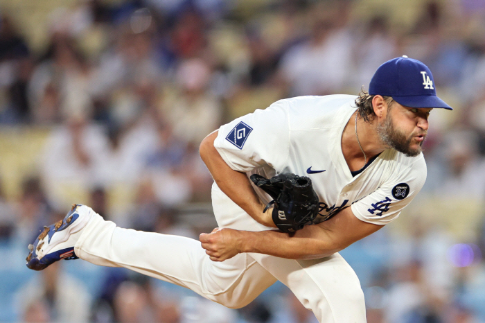 5 innings 6K 1 run Kershaw's brilliant august, 5 all-out  ERA 1.88 Pitcher of the Month?LAD 63 CIN