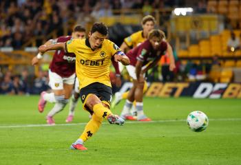  Captain Hwang Hee-chan won 3-2 against Wolverhampton and West Ham in 81 minutes! advance to the third round