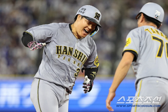 Excessive Ceremony Reflects on the 9th inning, hitting a come-from-behind two-run home run, and bowing the head