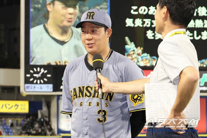 Excessive Ceremony Reflects on the 9th inning, hitting a come-from-behind two-run home run, and bowing the head