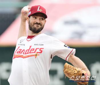 His fastball is legendary over Ponce, and he even summoned Sun Dong-yeol and Choi Dong-won