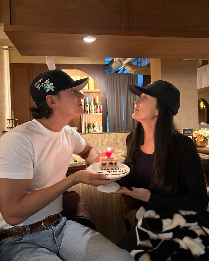 Honey J, ♥ Head-on response to rumors of discord with her husband..Chanel gift video stuffed
