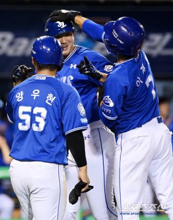 I don't like the 5th place! It's sad to be in fourth place. Get out of the way to third place! → Samsung is going back on the charts! Koo Ja-wook is excited, too. More than 50% of baseball is in the atmosphere