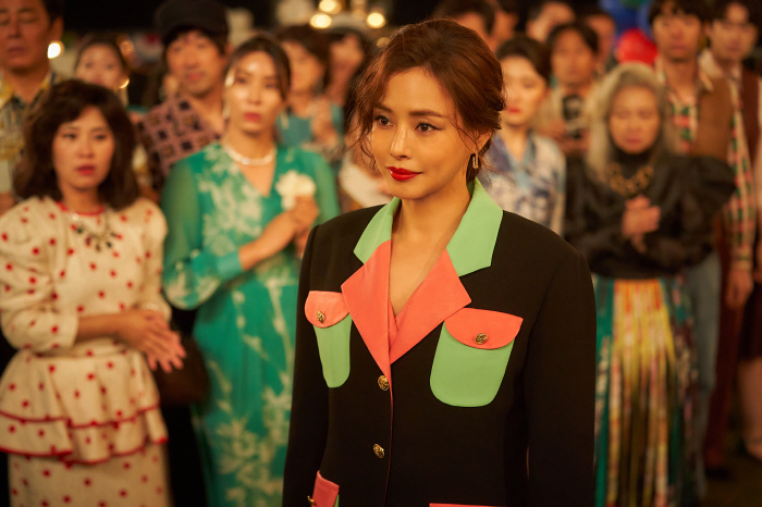  I'll be ready for the title of 'Ama Lee Ha-nui's wife.' I didn't say anything