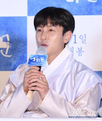 Kim Dong-wan and Lee Soo-man have a one-hour solo meeting...I sat there for 50 minutes What did you hear
