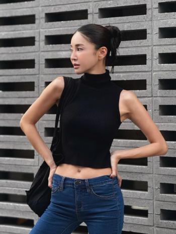 Kim Yun-ji's sturdy body that can't even cover her fashion...Apple Hip Surprise