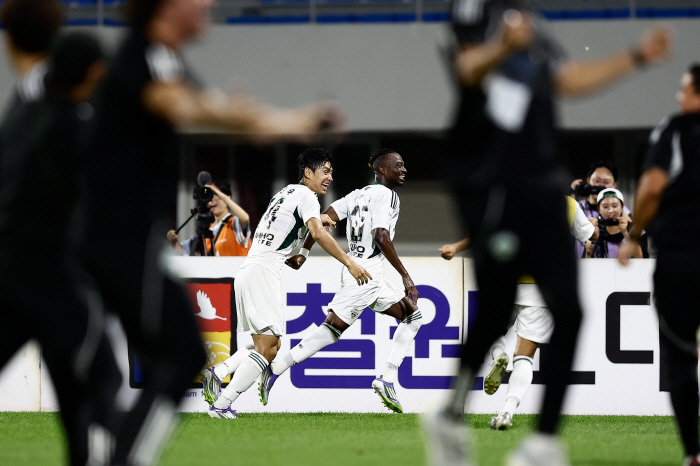  Foye Jeonbuk's reversal, which left in an X-shape due to the judgment protest, 21 miraculous come-from-behind victory over Gangwon with two goals in the second half extra time → to the final in two years