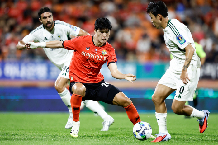  Foye Jeonbuk's reversal, which left in an X-shape due to the judgment protest, 21 miraculous come-from-behind victory over Gangwon with two goals in the second half extra time → to the final in two years