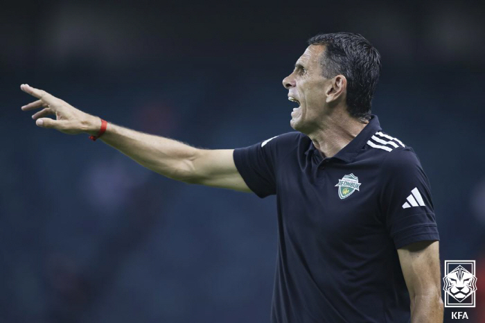 Jeonbuk Lee Seung-woo Kim Jung-hoon was selected, and Gangwon countered with Perth Nine
