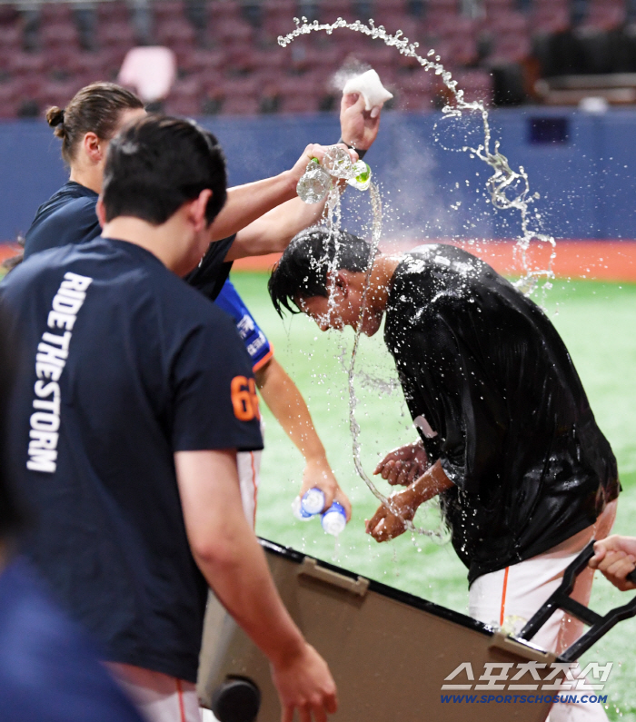 Moon Dong-ju also joined the ranks of 10 wins → Even taking an ice shower...I wanted to hurry up and do it