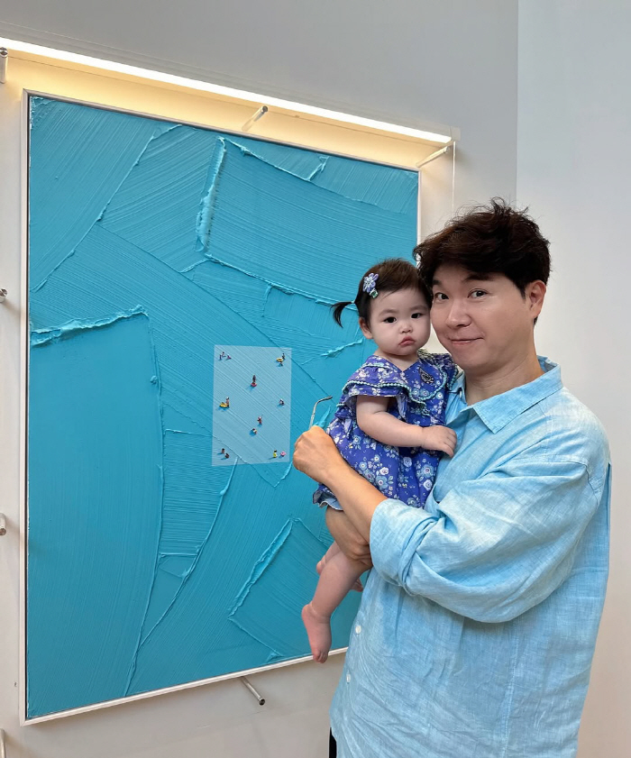 Park Suhong's daughter, Jaeyi, is going to earn more than her income. She transforms into a lovely princess for her first photo shoot