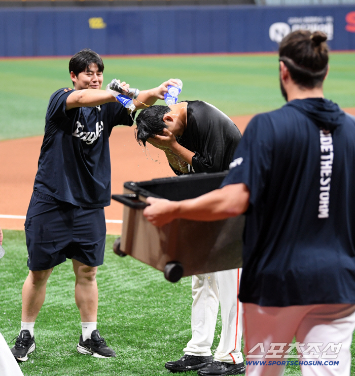  Dongjoo and Roh Sihwan won their 10th victory since their debut