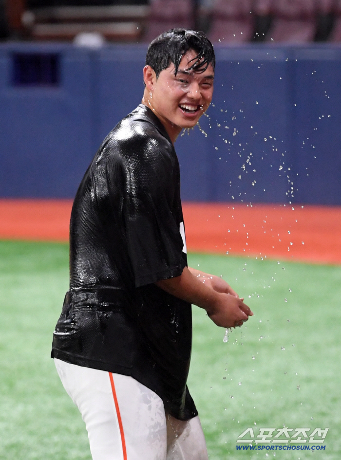  Dongjoo Moon's first 10 wins since his debut. It's so cool