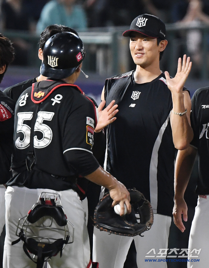  Go Youngpyo, smile of victory