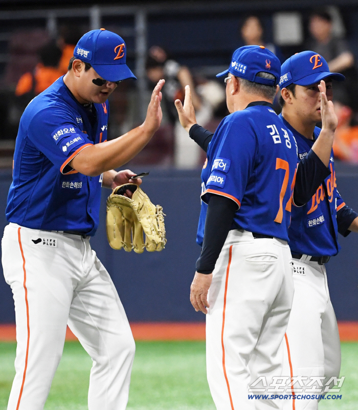  Hanwha manager Kim Seo-hyun Kim Kyung-moon, nice pitching