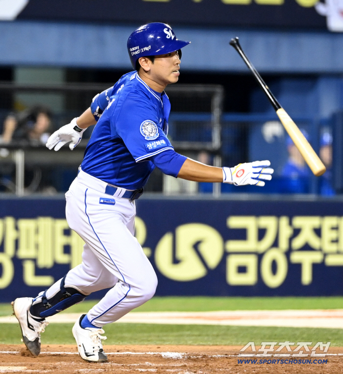  Lee Hae-seung hits a timely RBI
