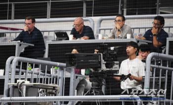  Major League Scouts Visiting Kiwoom Hanwha Game at Gocheok Dome
