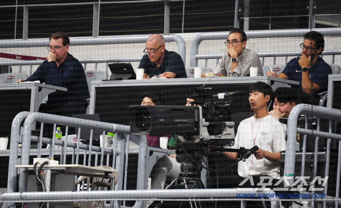  Major League Scouts Visiting Kiwoom Hanwha Game at Gocheok Dome