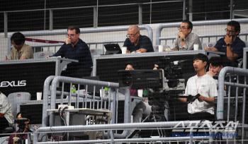  Major League Scouts Visiting Kiwoom Hanwha Game at Gocheok Dome