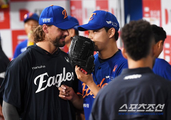  MOON DONG JU, show off your pitching