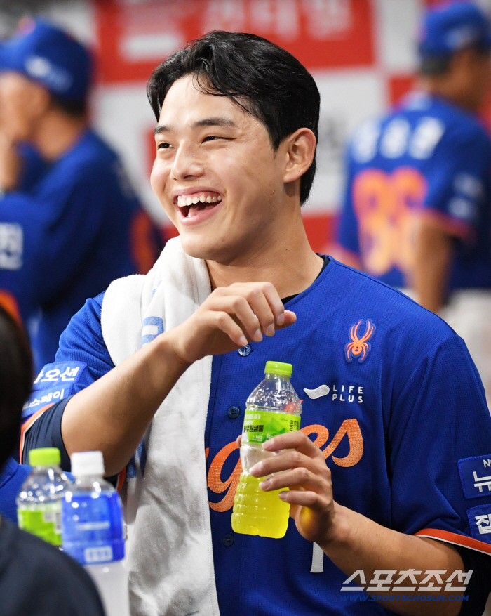  Moon Dongjoo's smile