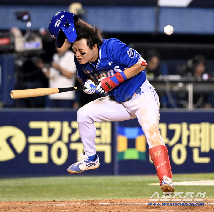  Park Seung-gyu gets hit by a dune. It's dizzying