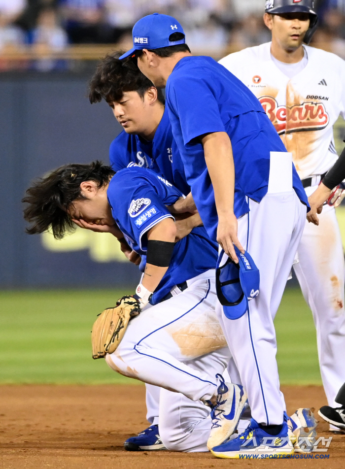  Ryu Jihyuk's pain of covering his face