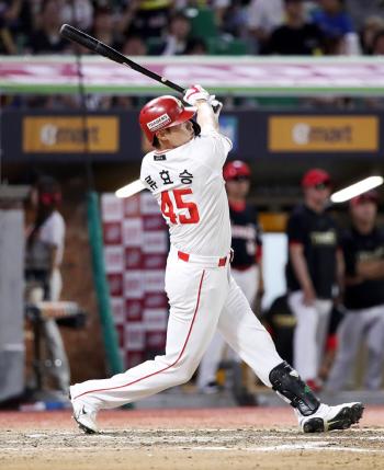 Profile 190cm, Actual height 192cm Now 170km looks easy, Trout in Korea here