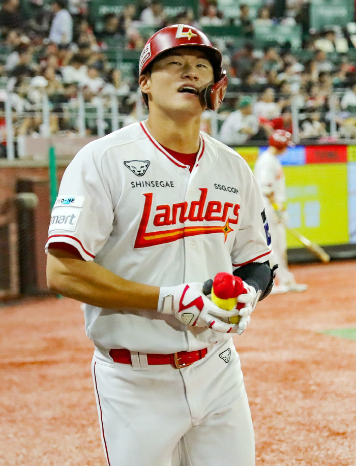Profile 190cm, Actual height 192cm Now 170km looks easy, Trout in Korea here