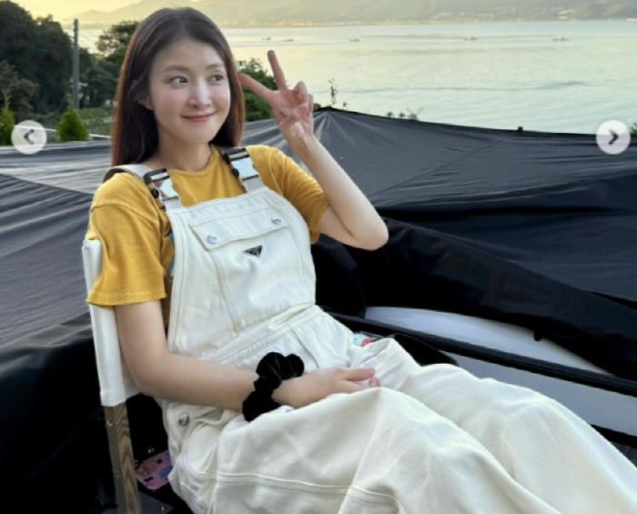  Lee Si-young reveals D-line of 8 months of second pregnancy, 'I can't get up alone now.'