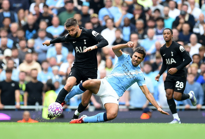 Son Heung-min left, and we're re-signing Tottenham Levi, SON's racist player, and it's like a new signing