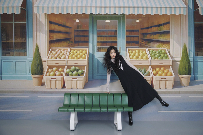 Son Na Eun, a trendy and unique visual that enjoys autumn