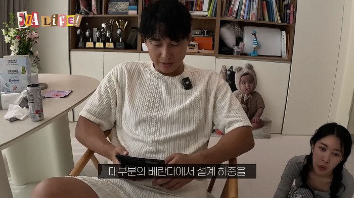 These people are going to be a big deal...Lee Ji-hoon ♥ Oh, it's a big deal. I was shocked when I tried to make a simple swimming pool on the rooftop