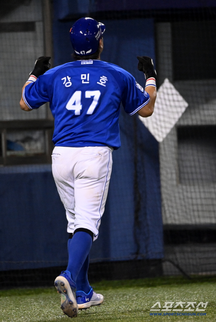We're all out under Hanhwa! 5th place in a row ↑ Samsung is crazy → Koo Ja-wook's bases-loaded walk with six RBIs and 141 Doosan Bears