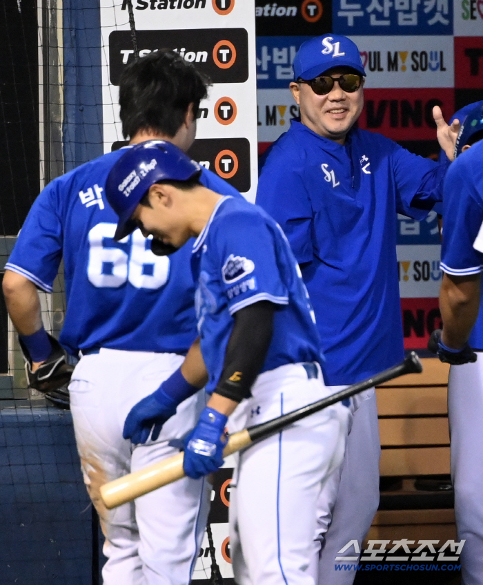 We're all out under Hanhwa! 5th place in a row ↑ Samsung is crazy → Koo Ja-wook's bases-loaded walk with six RBIs and 141 Doosan Bears