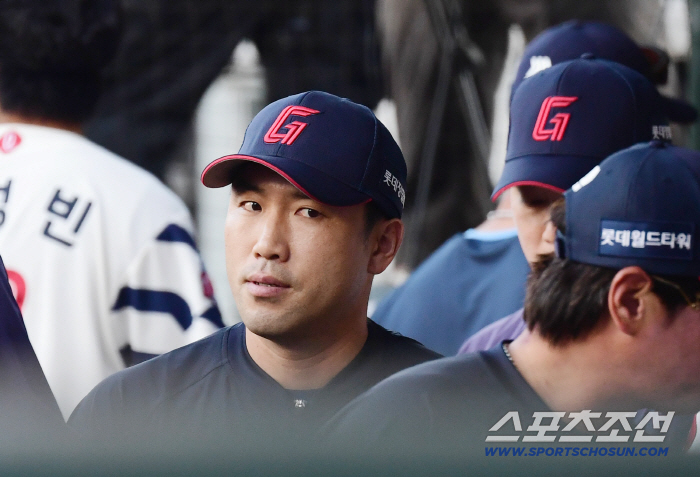 Captain Jeon Jun-woo, who is in trouble, is joining the team delayed? Director Kim Tae-hyung's sighing legs have improved a lot… 