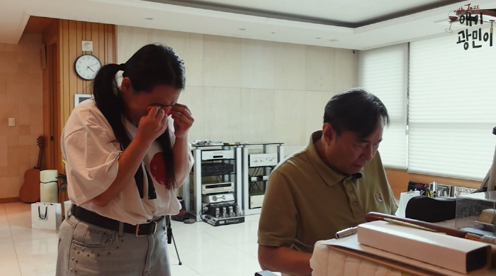 Cho Hyun-ah, 36, makes a song as soon as she dreams of mom sobbing at the thought of leaving due to a brain tumor