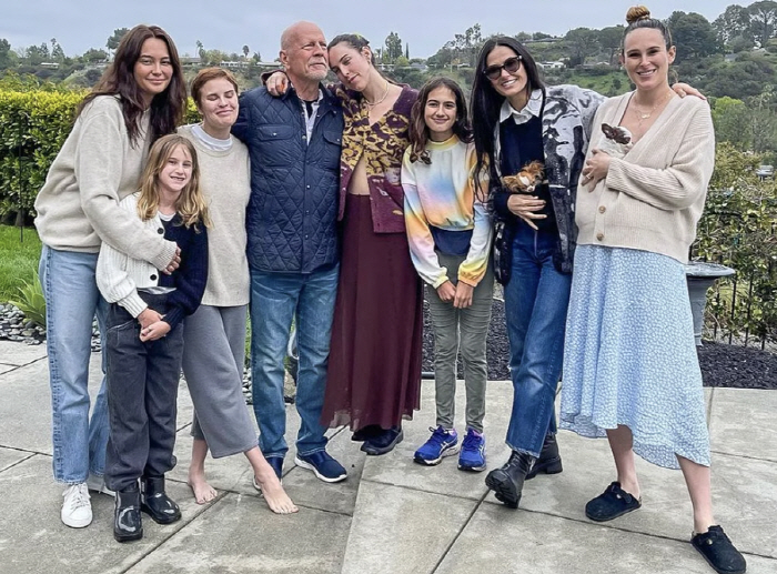 'Dementia' Bruce Willis, forgets about marriage..'I'm taking a rest at another house'